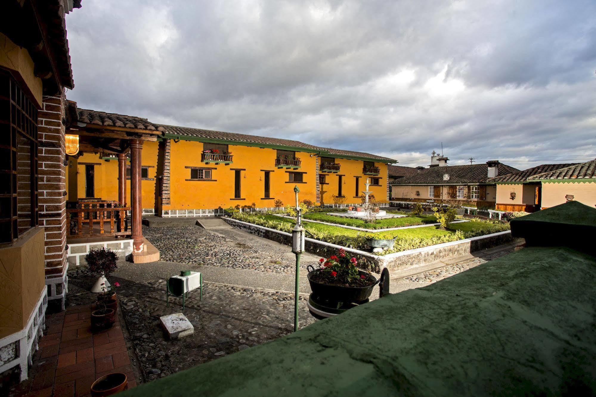 Hotel Rumipamba De Rosas Salcedo